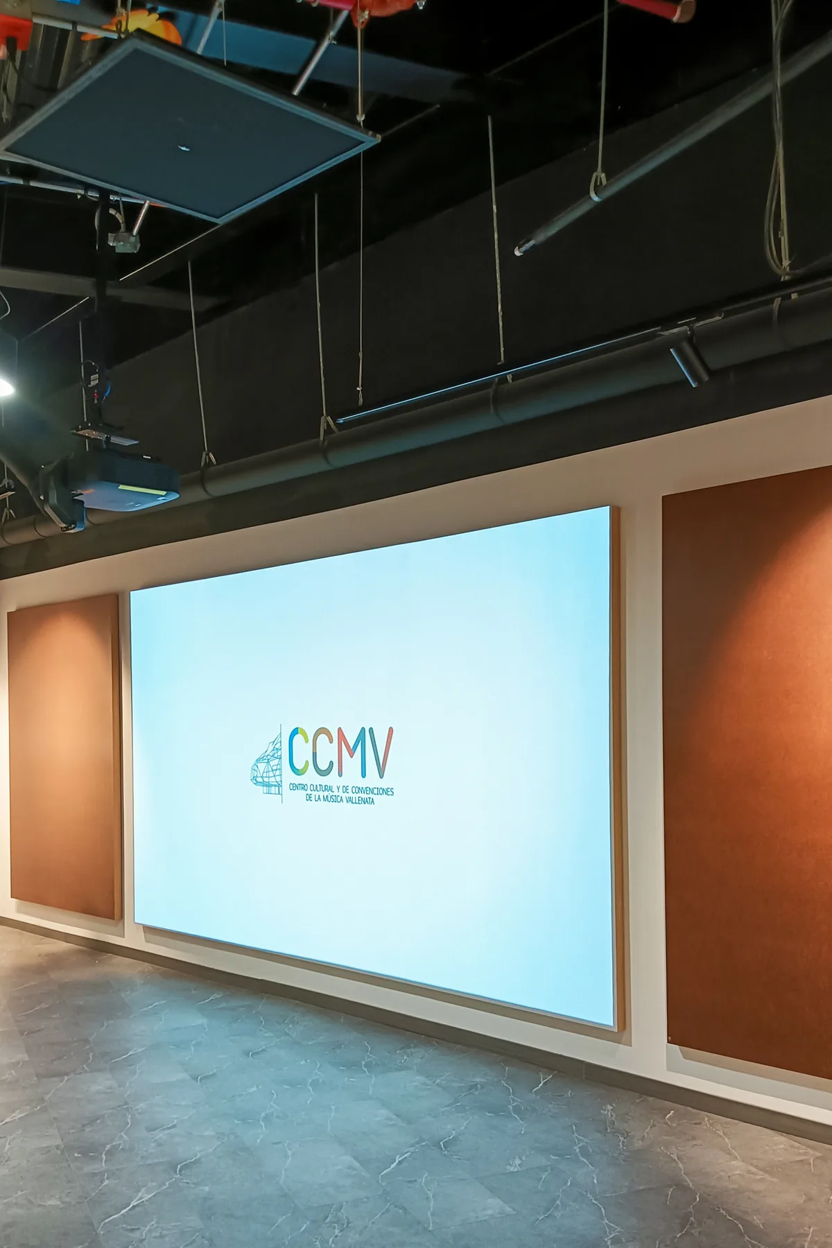 Instalación AV / IT — Canalización e infraestructura